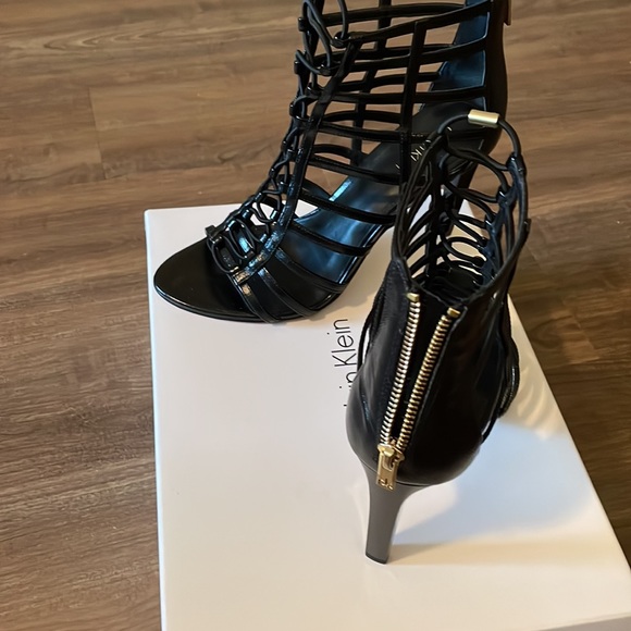 Calvin Klein NEW NEVER WORN Black Caged heels size 8.5 - Picture 6 of 7